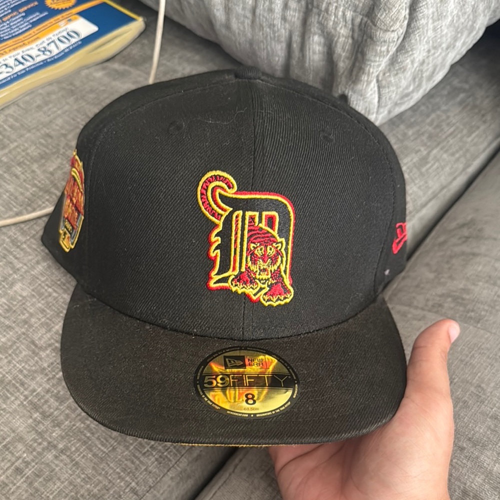 New Era Black Fitted Cap Detroit Tigers Patch Logo Size 8
